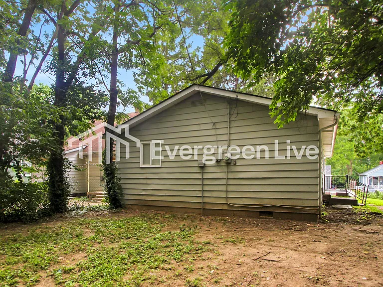 3433 Caroline Ave — Photo 16