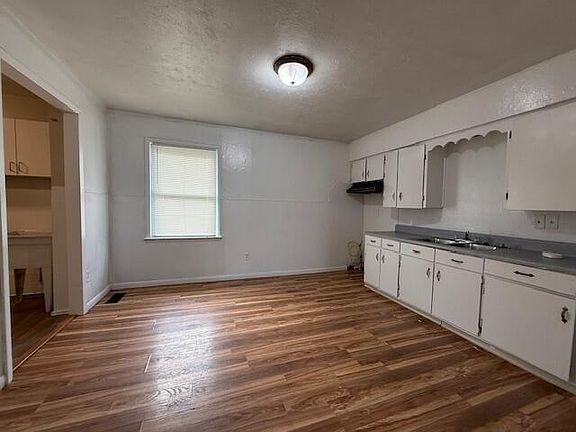 2nd image of 940 Bryant St