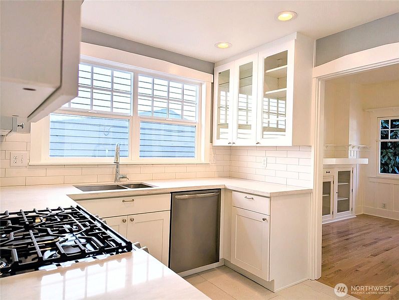 4th image of 1713 33rd Avenue