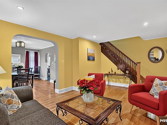 5th image of 59 Glenwood Ave