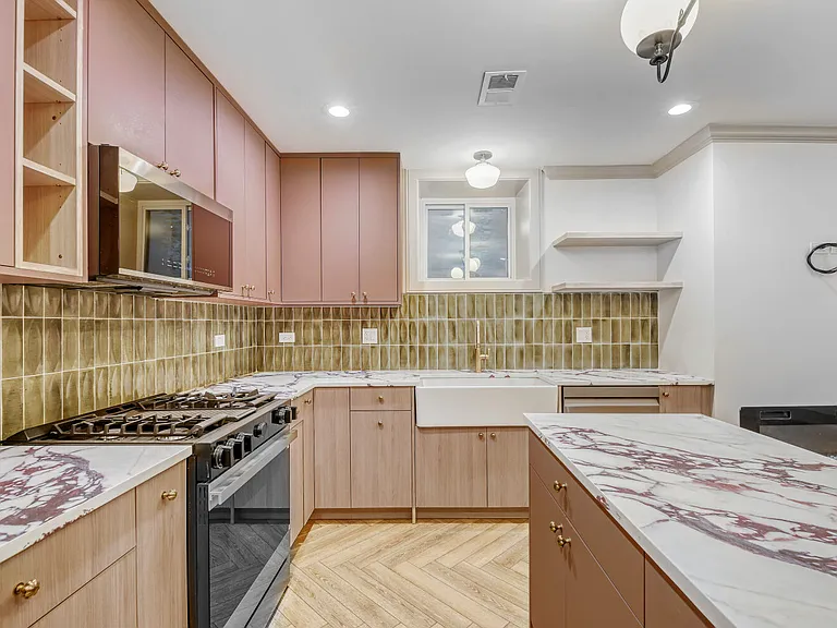 2704 W Argyle St #G — Photo 2