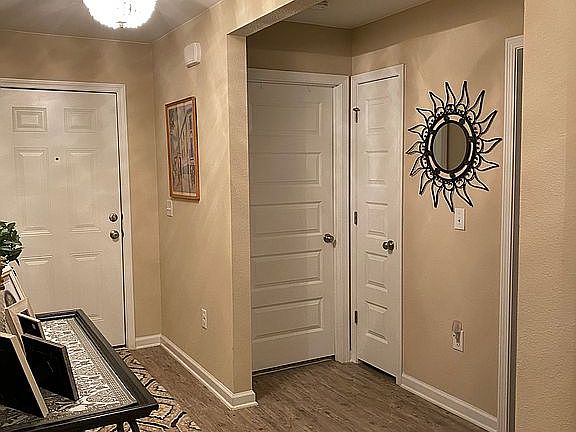 Side Foyer to BRs