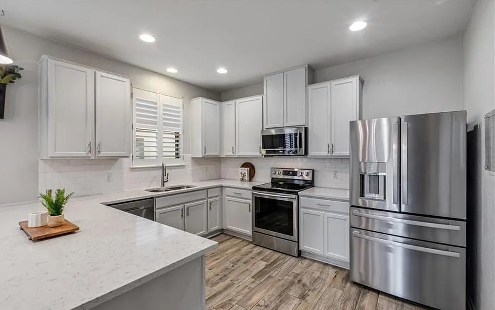 3 bed, 2.5 bath, 2309 sqft, $2,000 — Photo 4