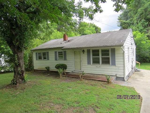 1st image of 1131 Essex Ave