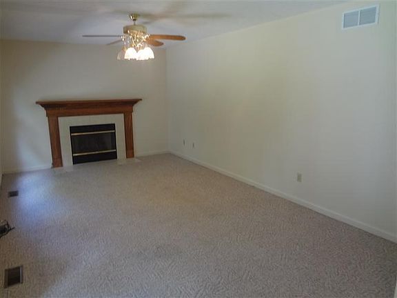 5th image of 4809 Wicklow Dr