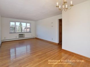 288 Grove St APT 6, Auburndale, MA 02466
