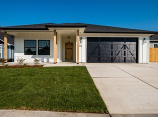 1055 Arrowhead Trl #395, Eagle Point, OR 97524