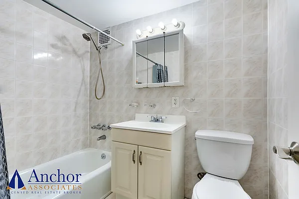 Rented by Anchor Associates | media 18