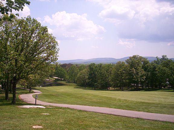2nd image of 126 Sugarbush Circle