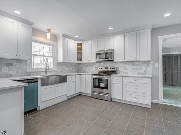 3rd image of 49 Laurel Ave