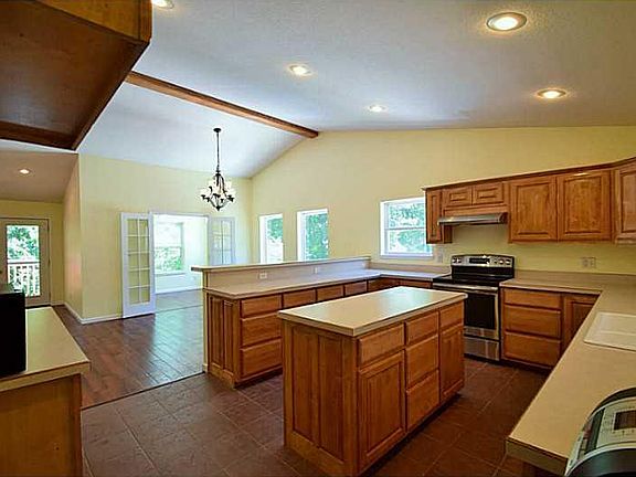 5th image of 16914 Pinewoods Dr