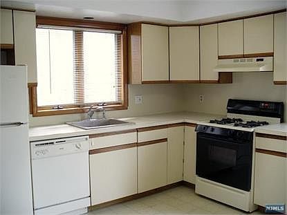 3rd image of 2455 Leighton St #A