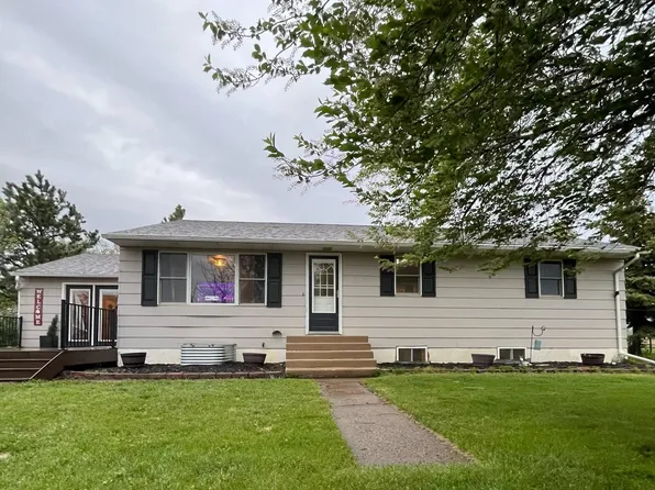 208 1 1/2 St NW, Hettinger, ND 58639