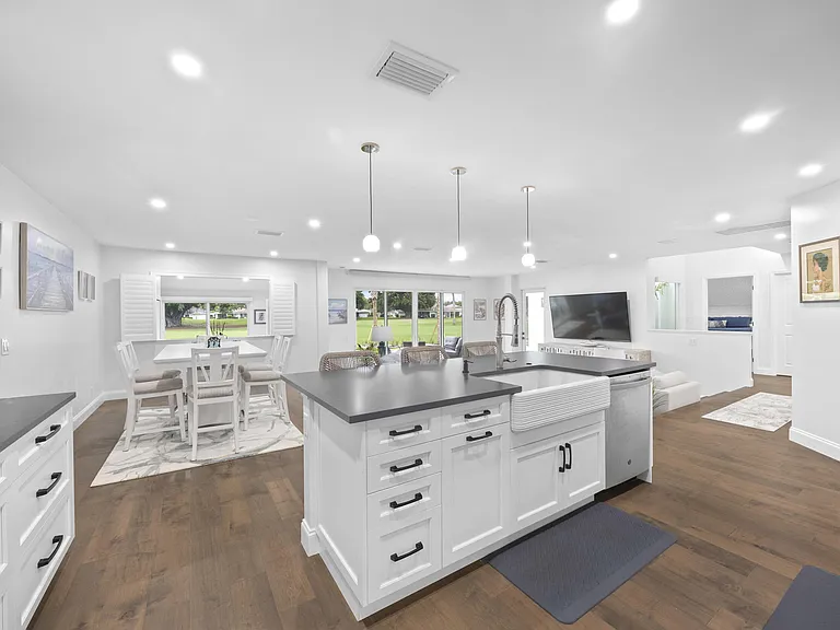 17235 Bay St — Photo 13