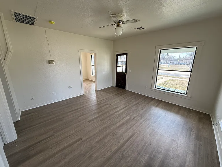 625 Park St — Photo 12