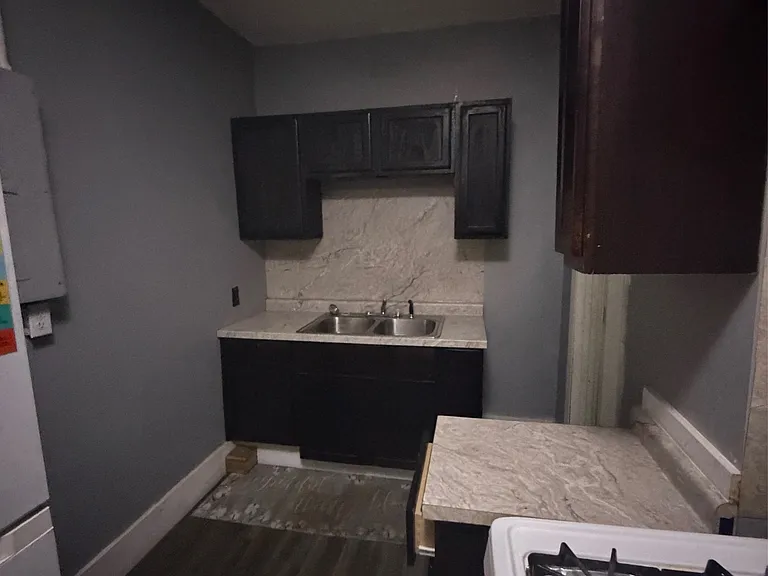1720 Clay St — Photo 7