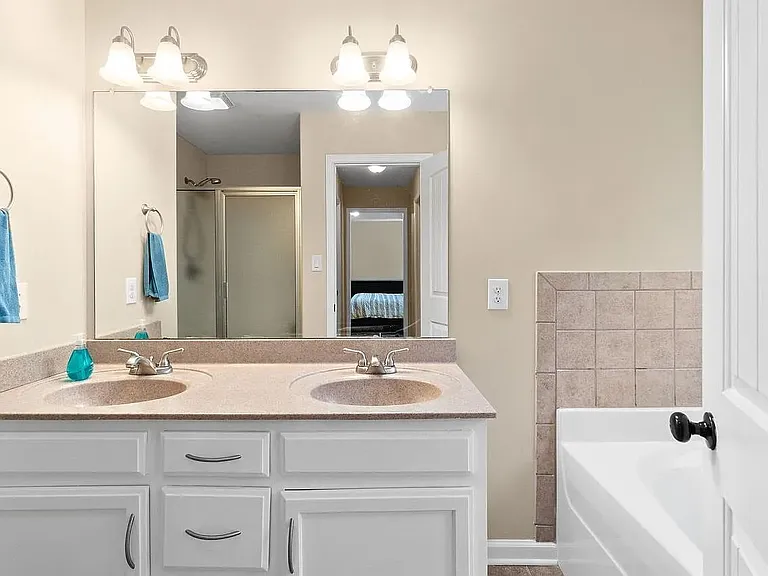 2231 Fairfax Dr — Photo 18