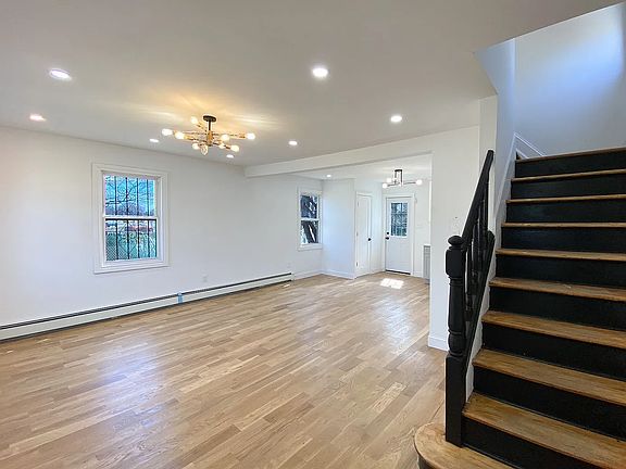 3rd image of 23518 118th Ave