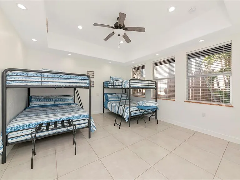 681 Avenida De Mayo — Photo 27