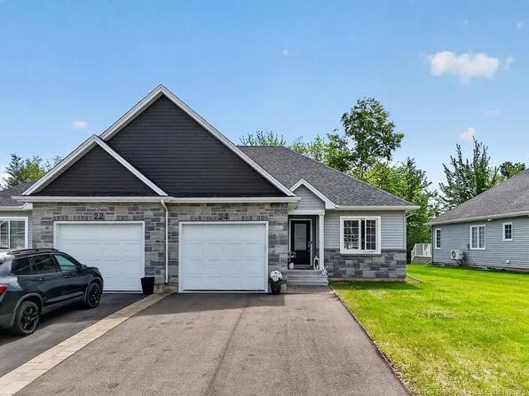 24 Rosenburg St, Moncton, NB E1G 6G1