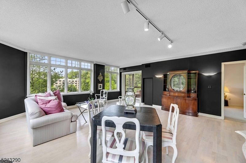 1st image of 616 S Orange Ave, 5D #5D