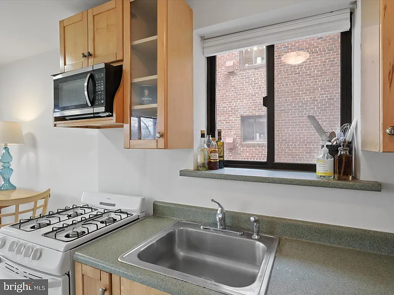1581 N Colonial Ter #201X — Photo 17
