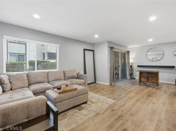 1346 E Hillcrest Dr Unit 40, Thousand Oaks, CA 91362