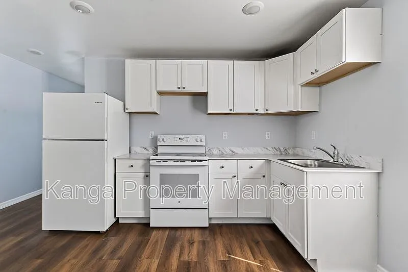 2 bed, 1.0 bath, $1,600 — Photo 3