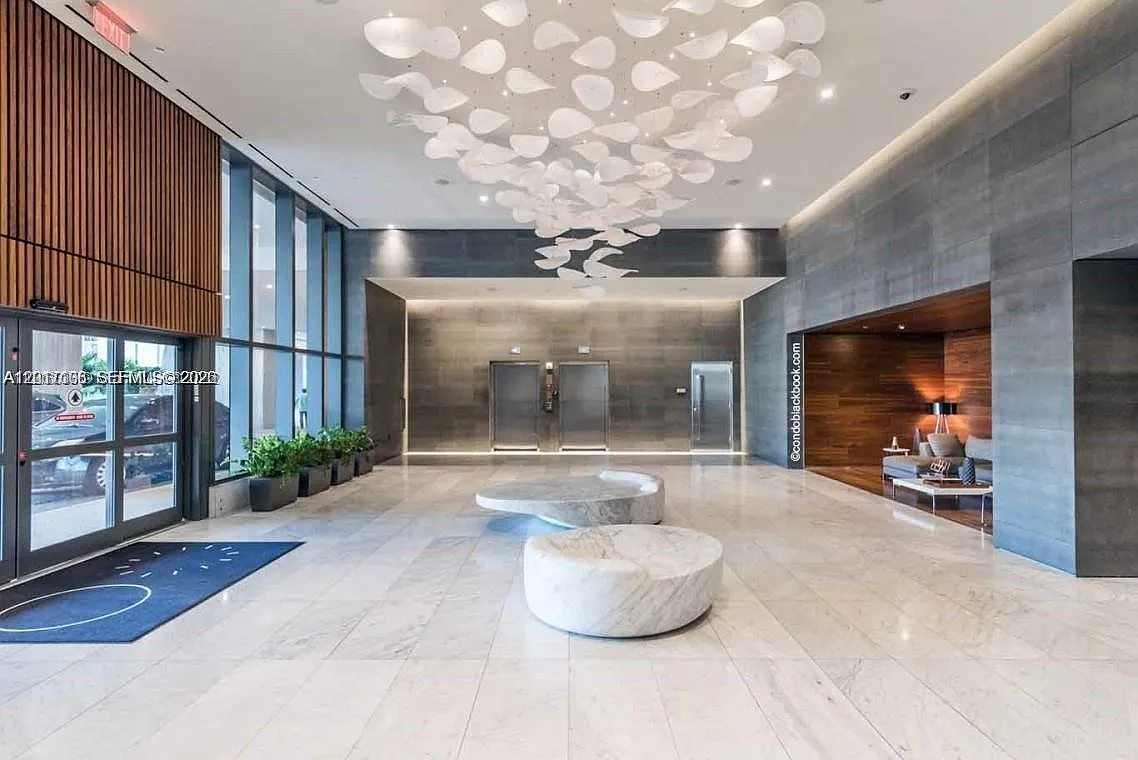 Reach Condo — Photo 3