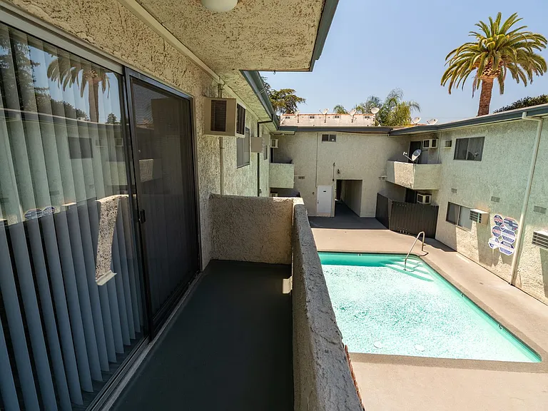 4444 Ensign Avenue — Photo 24