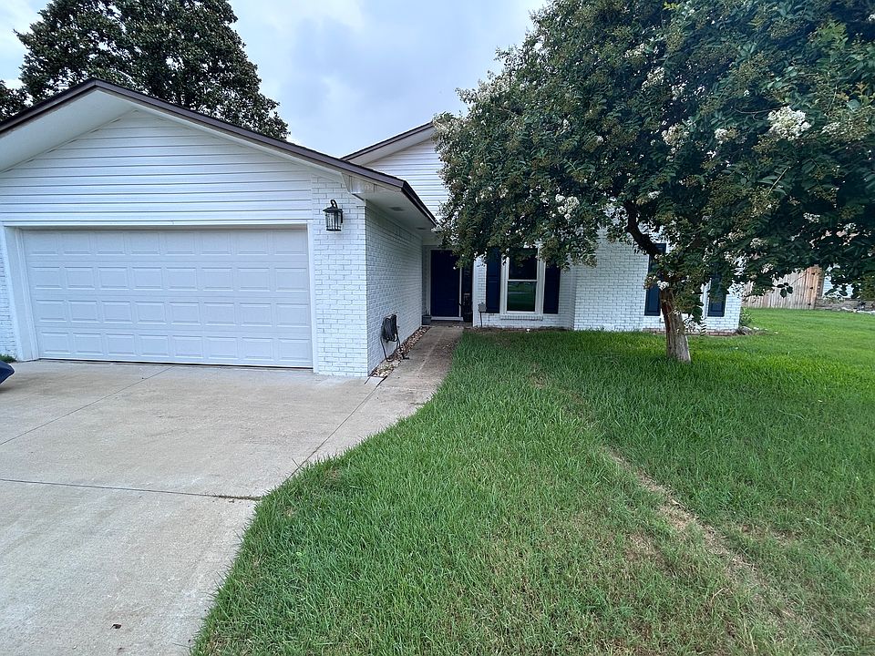 1st image of 1025 Darlington Oak Dr