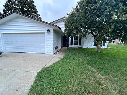 1025 Darlington Oak Dr Photo 1