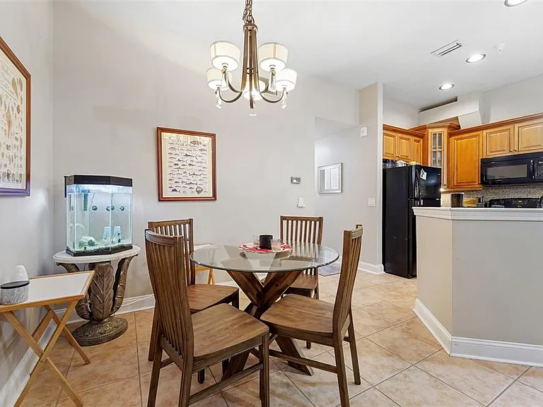 701 Mirror Lake Dr N #120 — Photo 8