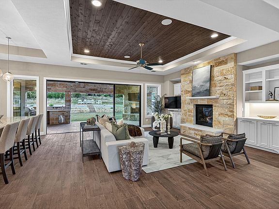 3rd image of 209 Mayapple