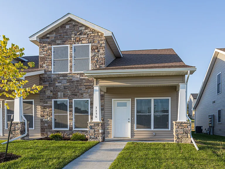 3350 Glenbrook Cir S — Photo 1