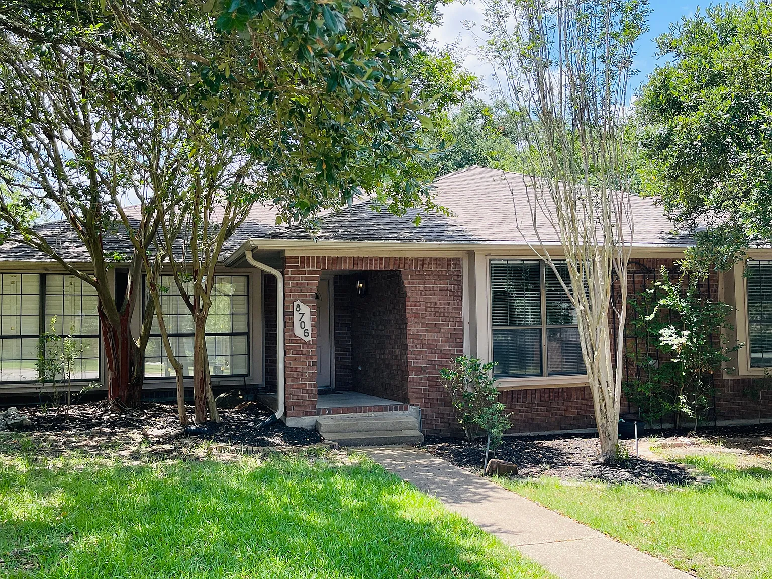 3 bed, 2.0 bath, 1910 sqft, $2,000 — Photo 2