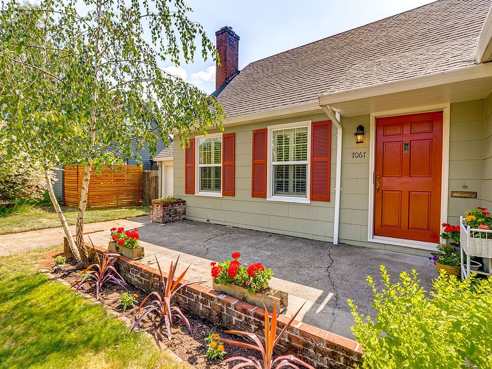 洋書 Mountain Houses 7067 N Dwight Ave, Portland, OR 97203 | Zillow