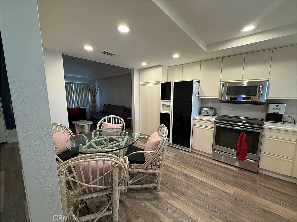 2 bed, 1550 sqft, $6,875 — Photo 3