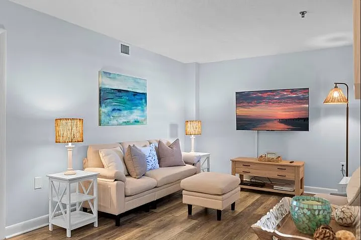 2 bed, 831 sqft, $2,200 — Photo 3