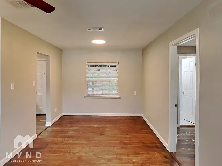 512 E University Ave — Photo 7