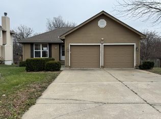 2200 NW Harbor Pl, Blue Springs, MO 64015