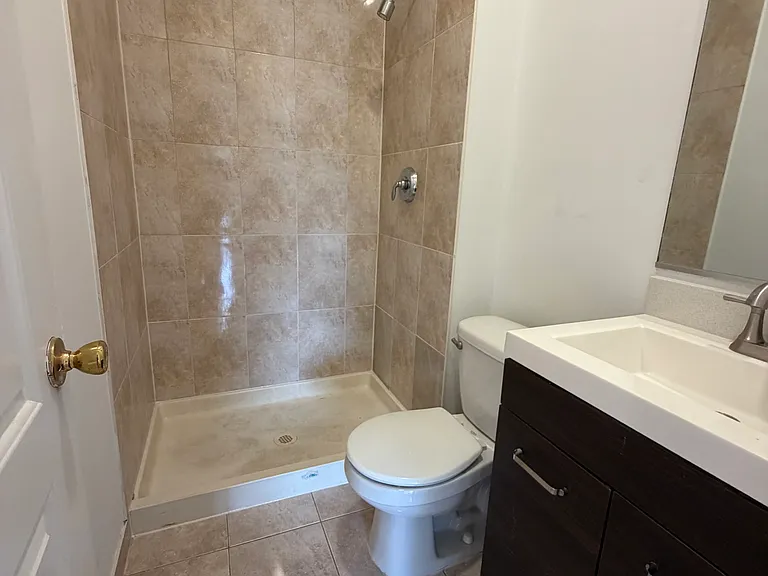 10 Rockwell Ave #3B — Photo 8