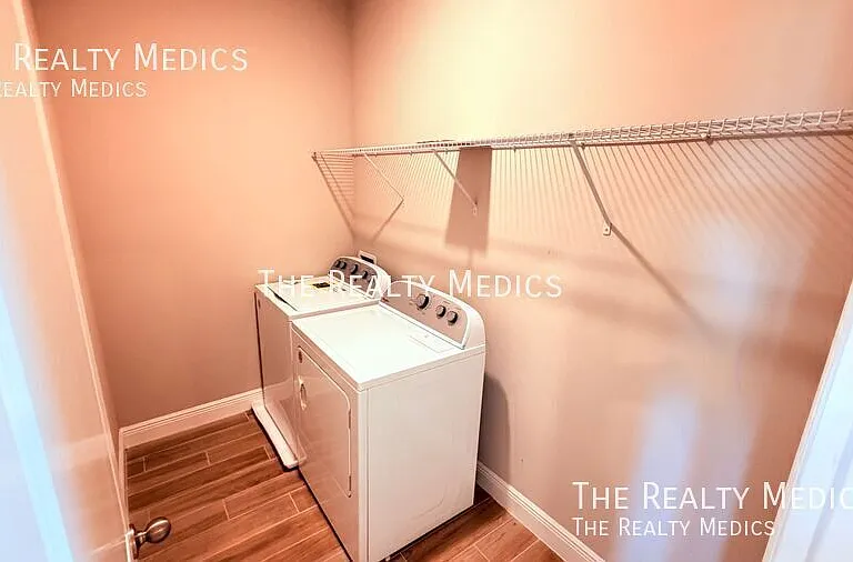 6495 Cyrils Dr — Photo 28
