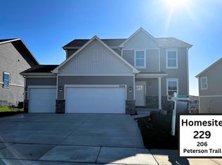206 Peterson Trl, Oregon, WI 53575