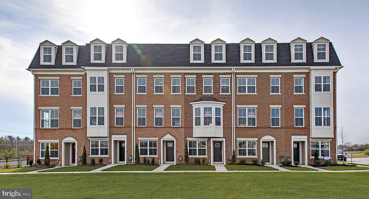3 bed, 4.0 bath, 2150 sqft, $2,700 — Photo 3