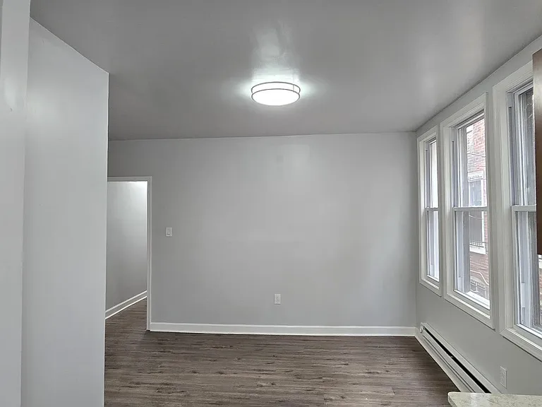 1411 W Loudon St — Photo 13