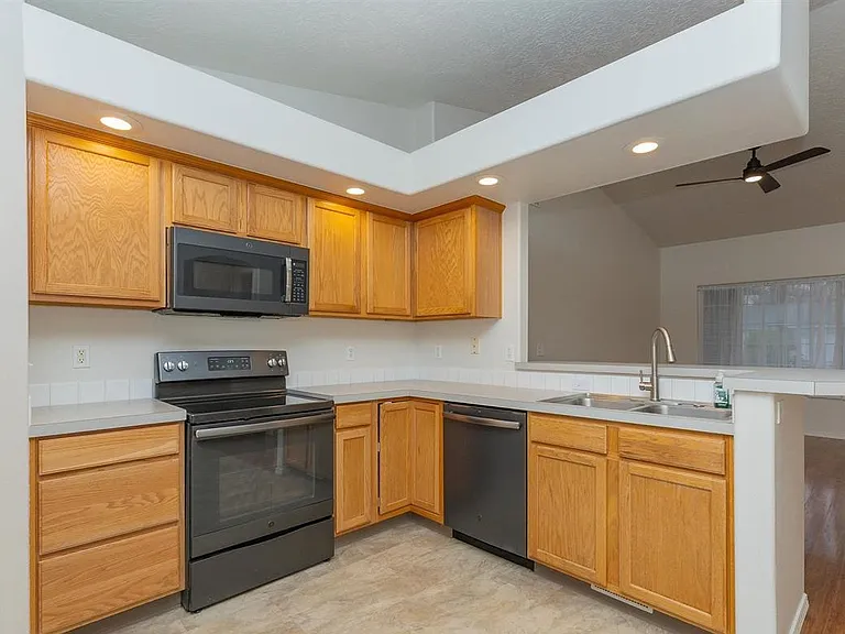 7034 E Canterbury Ln — Photo 17