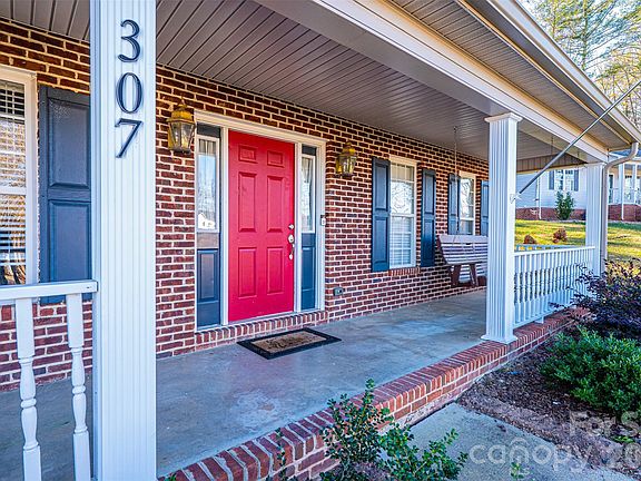 4th image of 307 Carrituck Ct
