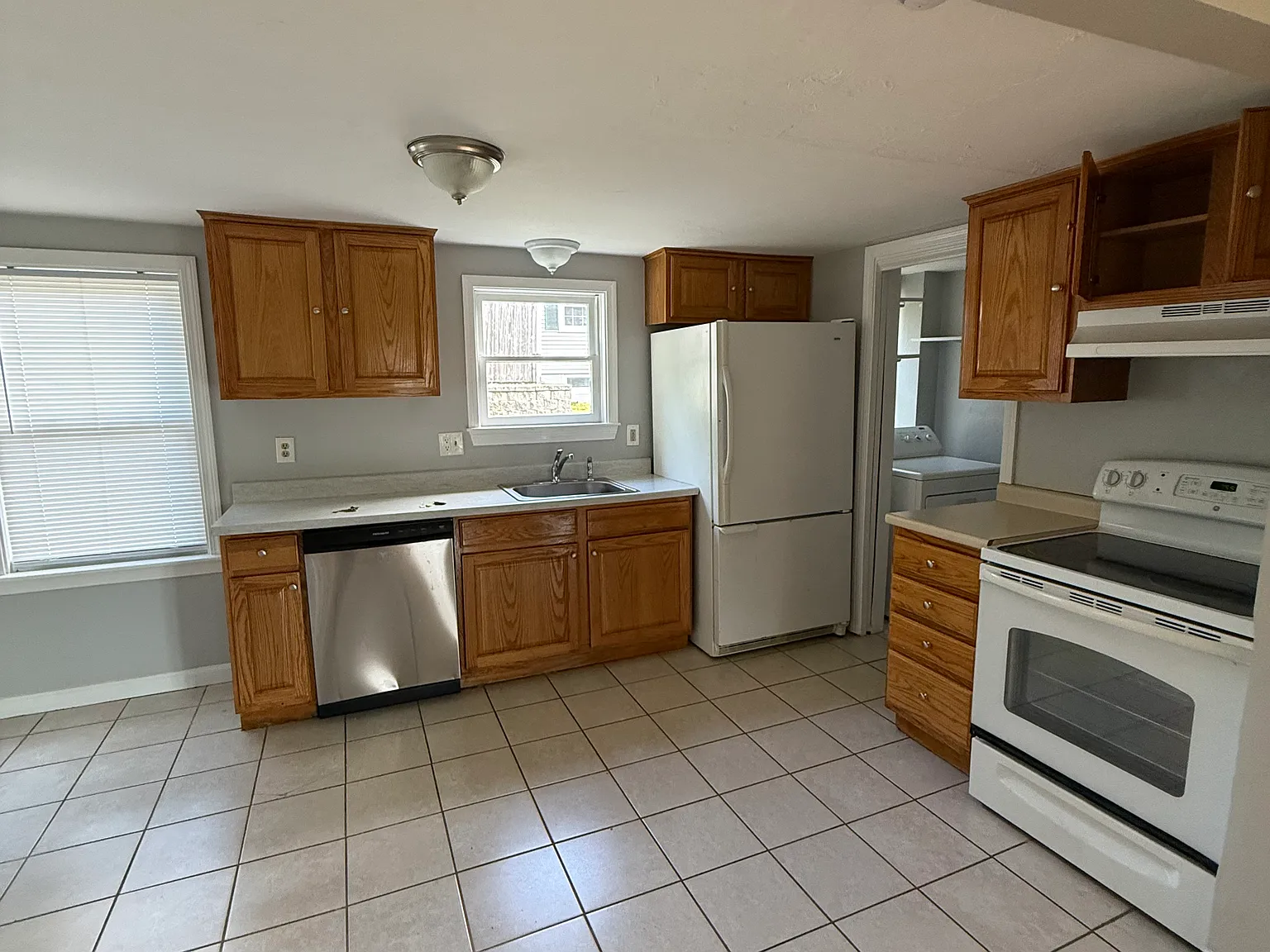 3 bed, 1100 sqft, $3,250 — Photo 2