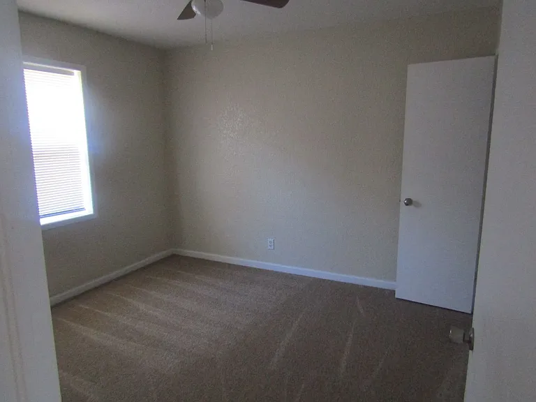 1306 Garth Dr — Photo 17